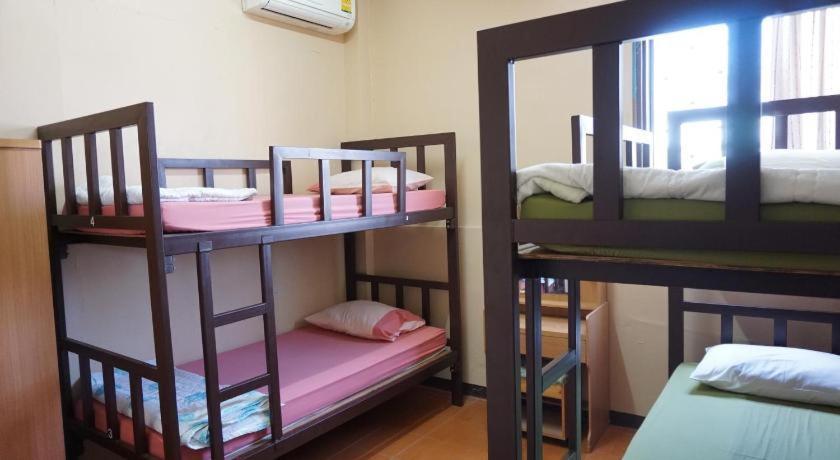 Oyo 730 Meedee Hostel Bangkok Exteriör bild
