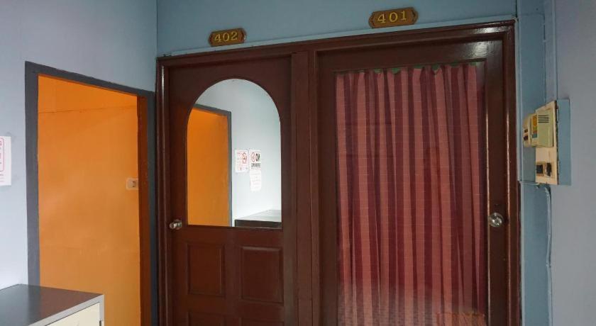 Oyo 730 Meedee Hostel Bangkok Exteriör bild